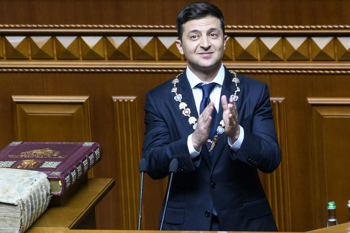 Fotó: AFP/Ukrainian Presidential Pre Zelenszkij megállapodott a frakcióvezetőkkel az ukrán parlament feloszlatásáról