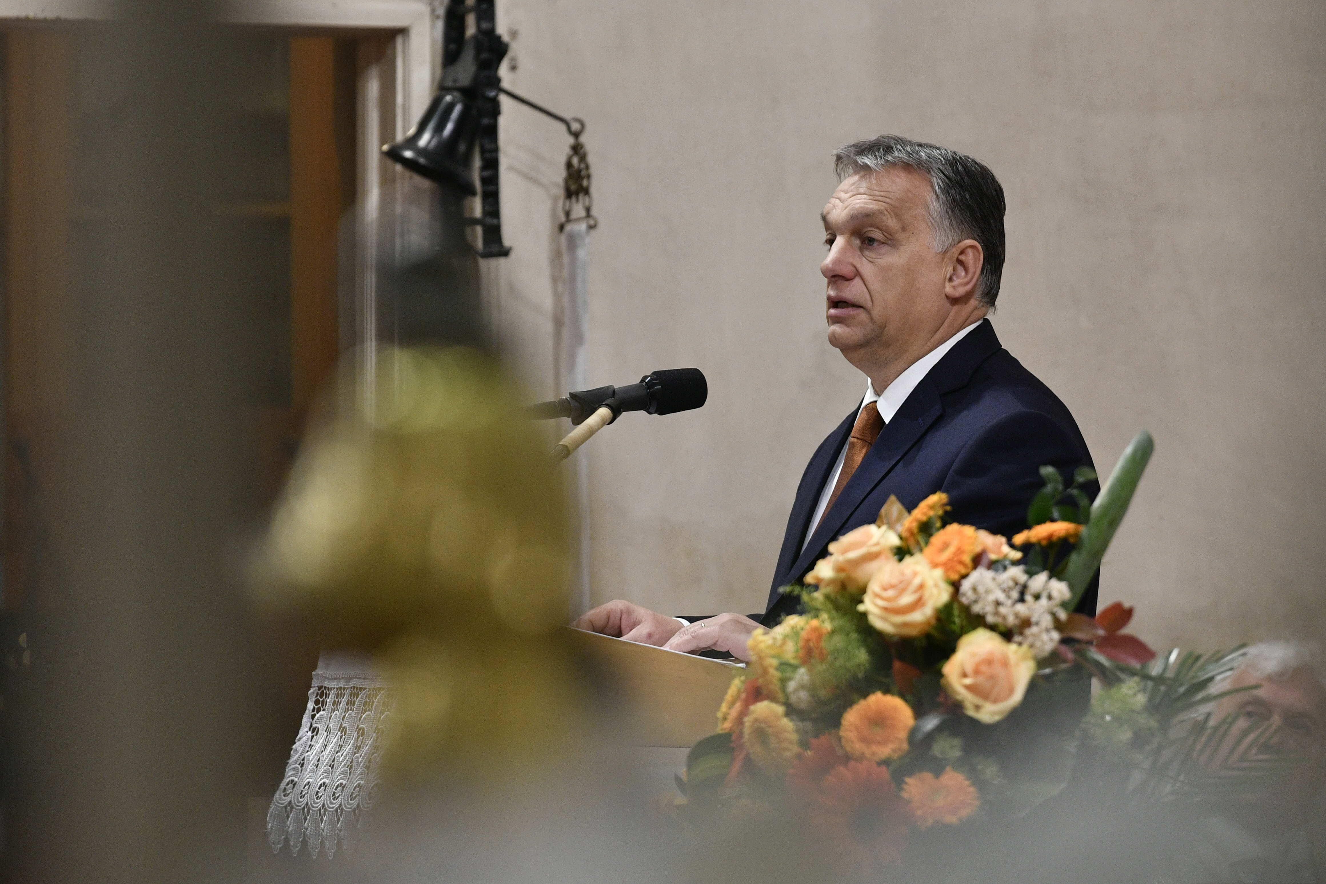 Orbán: Védenünk kell a keresztény hitből kinőtt életformát