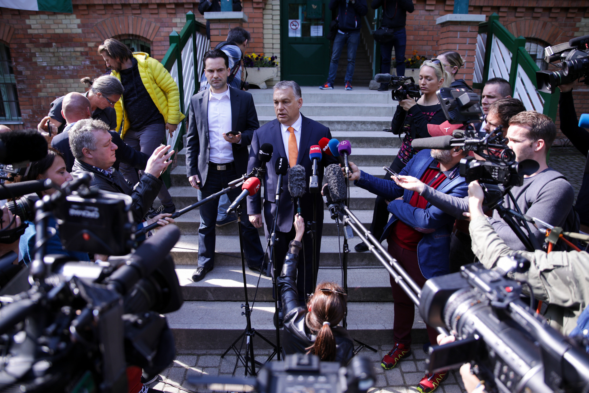 Orbán Viktor szavaz