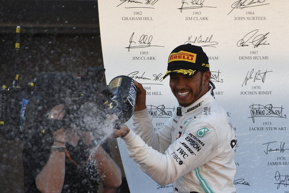 Hamilton győzött a Spanyol Nagydíjon, ötödször is kettős Mercedes-siker