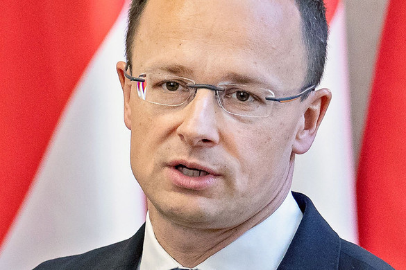 Szijjártó Péter telefonon beszélt a román külügyminiszterrel az úzvölgyi rendezvények miatt