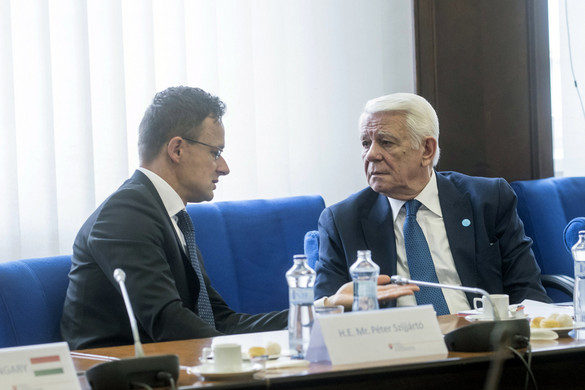 Szijjártó Péter a román külügyminiszter közbenjárását kérte az úzvölgyi katonatemető ügyében