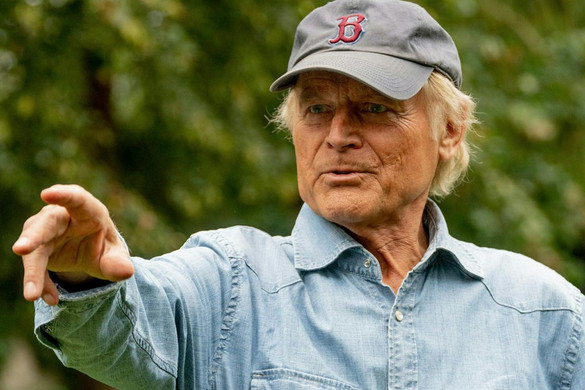 Terence Hill is biciklire pattant a Giro d'Italián