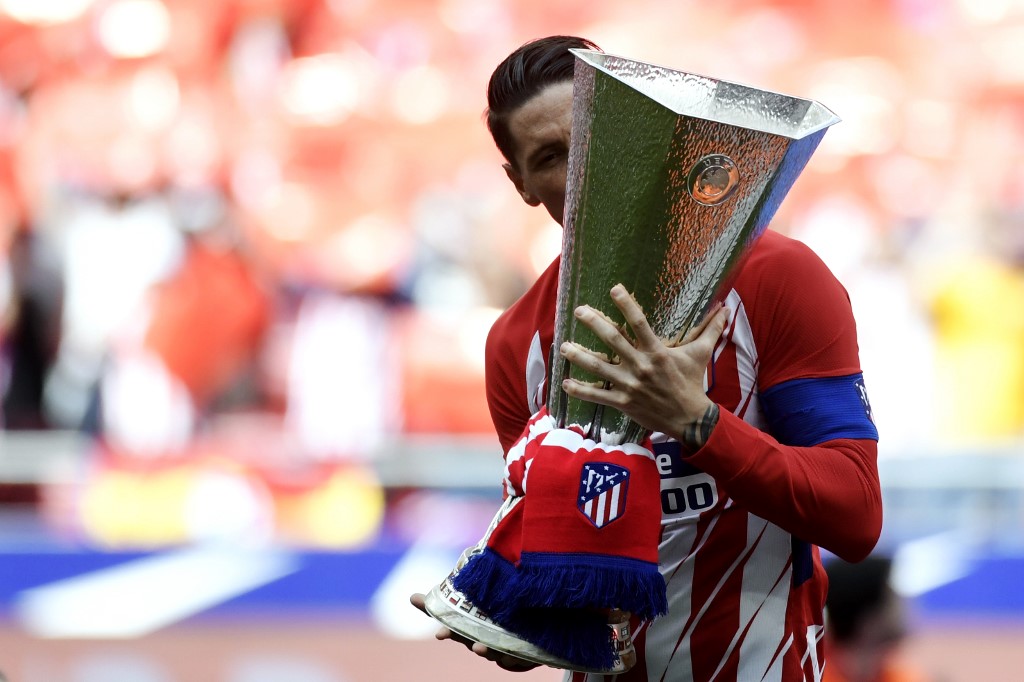 Fotó: AFP/Gabriel Bouys Torres az EL-trófeával a 2018-as döntő után