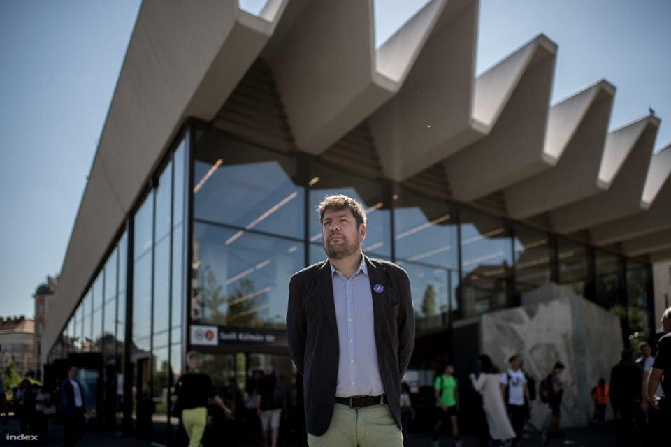 Agyhalottnak nevezte Magyarországot a Momentum főpolgármester-jelöltje