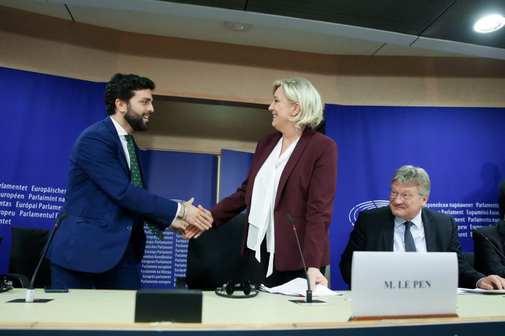 Fotó: AFP/ARIS OIKONOMOU Új frakciót alakít a Salvini és Le Pen pártja által vezetett szövetség az EP-ben