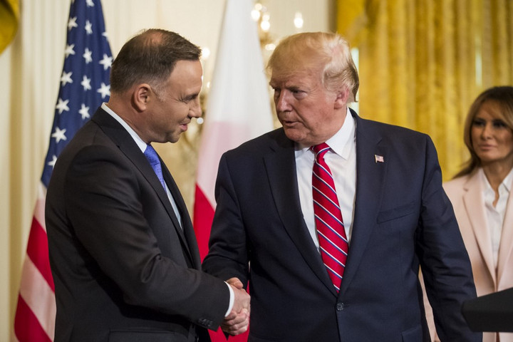 Fotó: AFP/ZACH GIBSON Varsó: „Mérföldkő” Trump és Duda közös nyilatkozata a védelmi együttműködésről