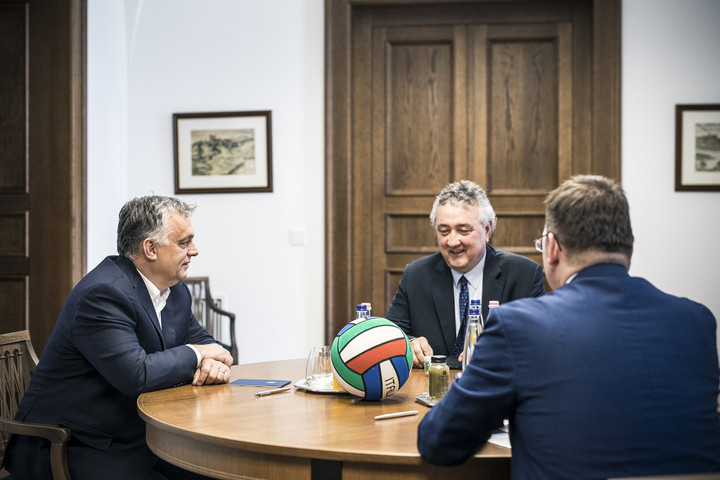 Fotó: MTI/Miniszterelnöki Sajtóiroda Orbán Viktor budapesti vizes versenyekről tárgyalt a LEN elnökével