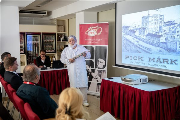 Fotó: MTI/Rosta Tibor Jövőre kezdődhet el a Pick új gyártóüzemének építése Szegeden