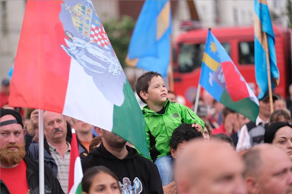 Fotó: MTI/Veres Nándor Hargita megye prefektusának lemondását követelték a csíkszeredai tüntetésen
