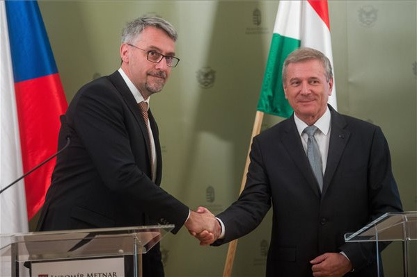 Cseh-magyar védelmi együttműködésről tárgyaltak Budapesten