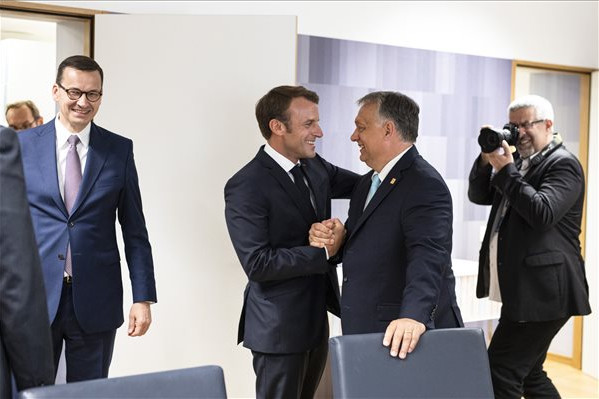 Macron: Mindhárom EU-intézmény vezetőjéről döntésnek kell születnie