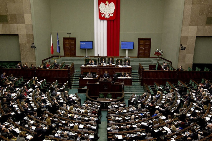 Fotó: MH Könnyebb lesz a lengyelek élete 2000 kilowattóra éves fogyasztásig