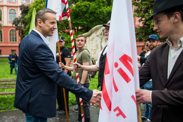 Fotó: MTI/Balogh Zoltán Zászlót bontott a Nemzeti Légió Szegeden