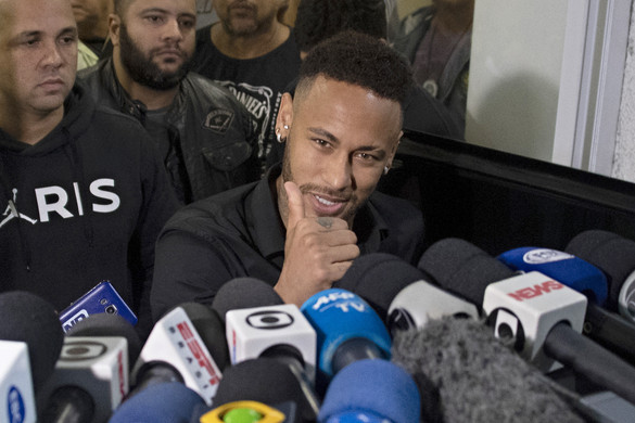 Neymar megúszta