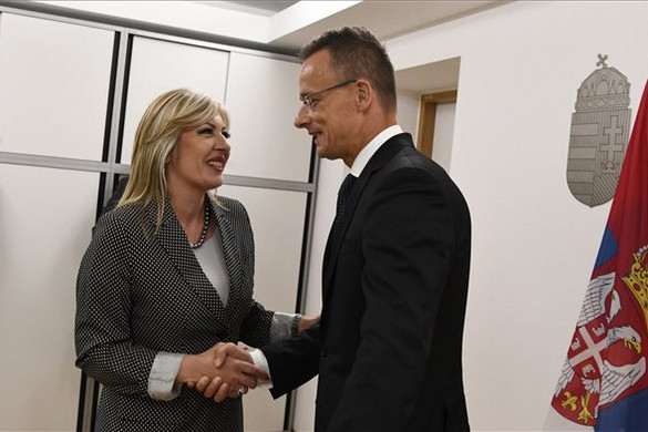 Szijjártó: Káros, hogy az EU lassítja a nyugat-balkáni bővítési folyamatot