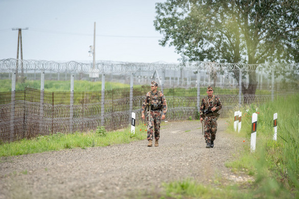 Elítélték a határzárat megrongáló migránsokat