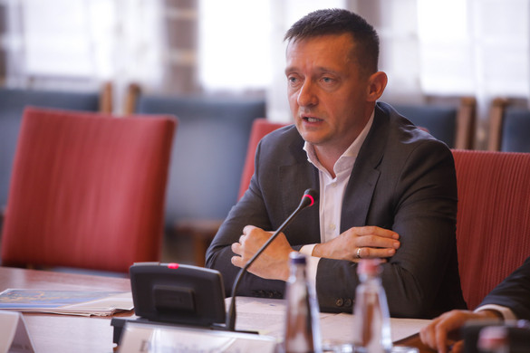 „Az Európai Bizottságnak olyan vezetőre van szüksége, aki tiszteli a közép-európai országokat”