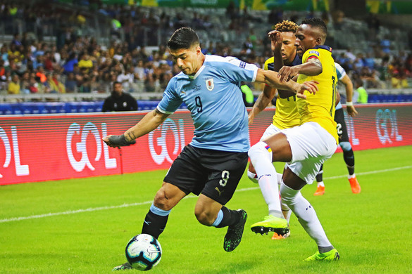 Cavani és Suárez főszereplésével  gáláztak az uruk
