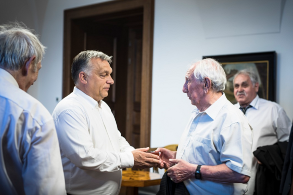 Orbán Viktor felköszöntötte az újpesti csatárlegendát