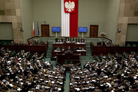 Nem korlátozná a civilek mozgásterét a lengyel szenátus