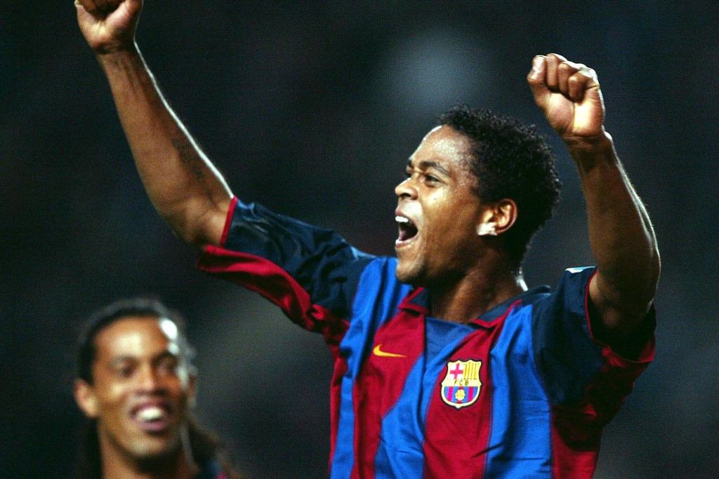 Fotó: AFP/Lluis Gené Kluivert 1998 és 2004 között viselte a Barcelona mezét
