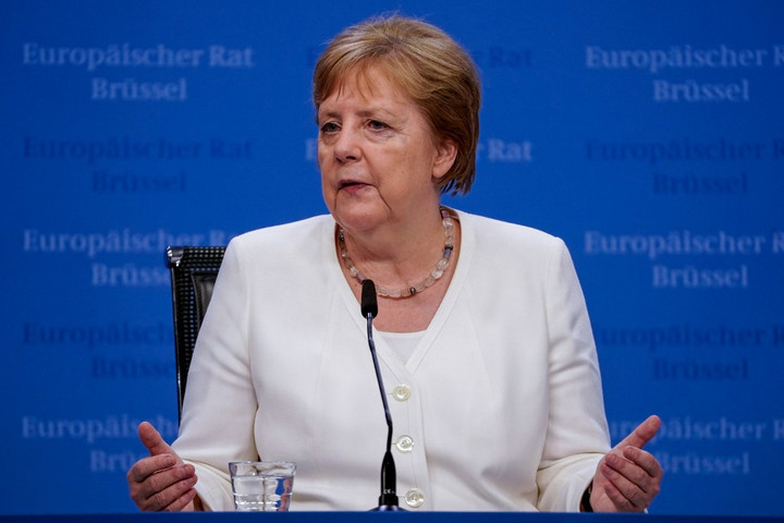 Fotó: AFP/Kenzo TRIBOUILLARD Merkel szerint nem egyszerű a koalíción belüli helyzet