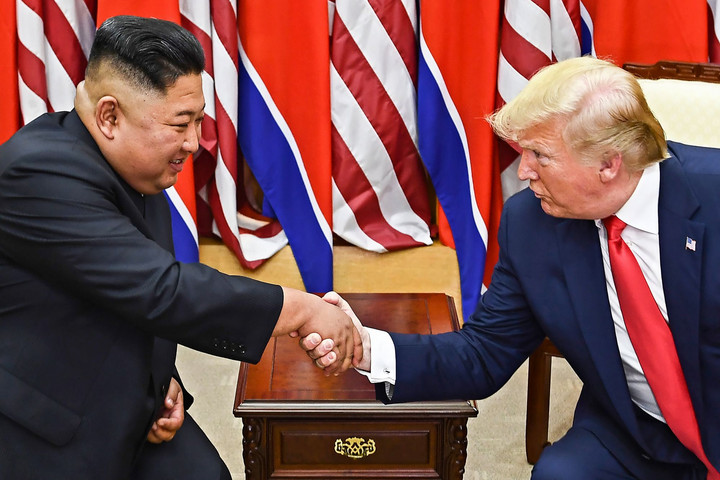 Fotó: AFP/Brendan Smialowski Kim Dzsong Un meghívta Trumpot Phenjanba
