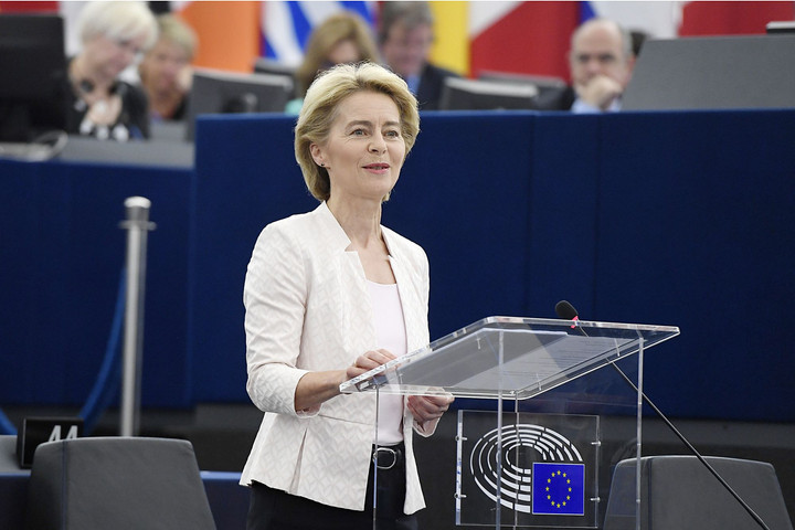 Ursula von der Leyen: Újra kell gondolni az európai migrációs elosztási rendszert