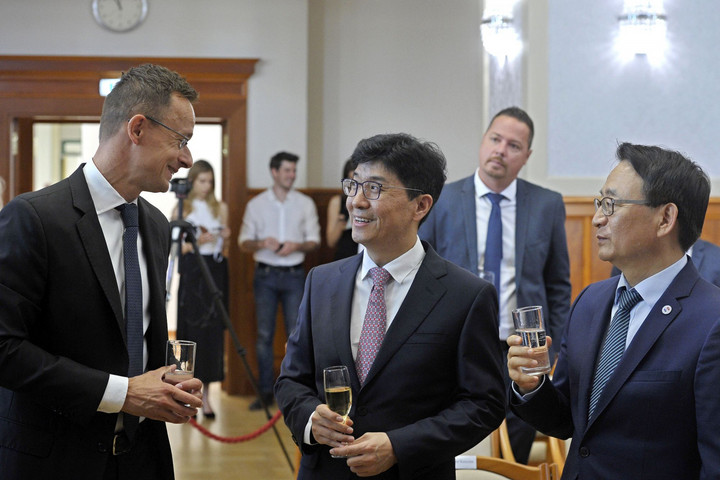 Fotó: MTI/Kovács Attila Bizalom Koreából