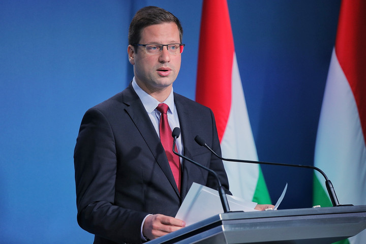 Fotó: MH/Papajcsik Péter Gulyás Gergely: Ha valaki a magyar választóktól kap mandátumot, a magyar érdekeket kell képviselnie