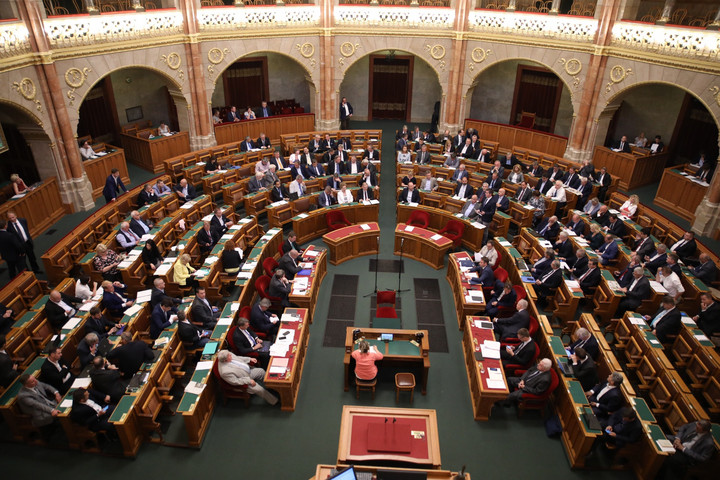 Fotó: MH/Bodnár Patrícia Elfogadta a parlament a jövő évi költségvetéshez beterjesztett összegző módosító javaslatot
