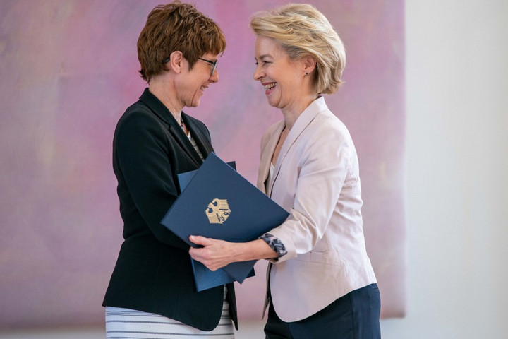 Annegret Kramp-Karrenbauer az új német védelmi miniszter