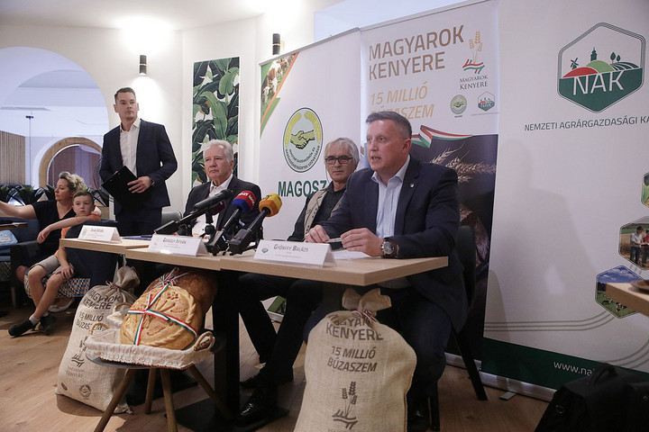 Fotó: MH/Ficsor Márton Rekordszámú gazda részvételére számítanak az idei Magyarok Kenyere jótékonysági programban