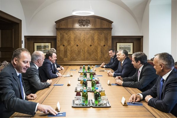 Fotó: MTI/Miniszterelnöki Sajtóiroda Orbán Viktor az Audi igazgatótanácsának elnökével tárgyalt