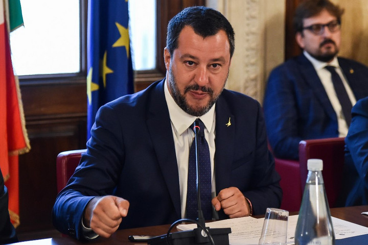 Salvini: Nem vagyunk Brüsszel, Párizs és Berlin menekülttábora