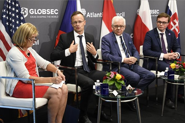 Fotó: MTI/KKM/Mitko Sztojcsev Szijjártó Péter: Budapest számára fontosak a transzatlanti kapcsolatok