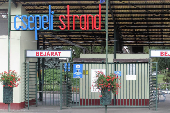 Villám csapott a csepeli strandfürdő medencéjébe