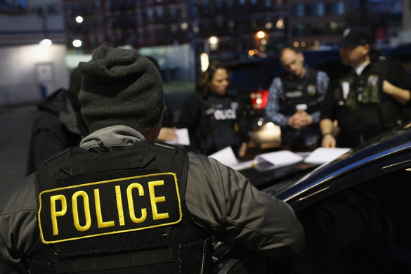 Vasárnap tíz amerikai városban kezdik meg az illegális migránsok kitoloncolását