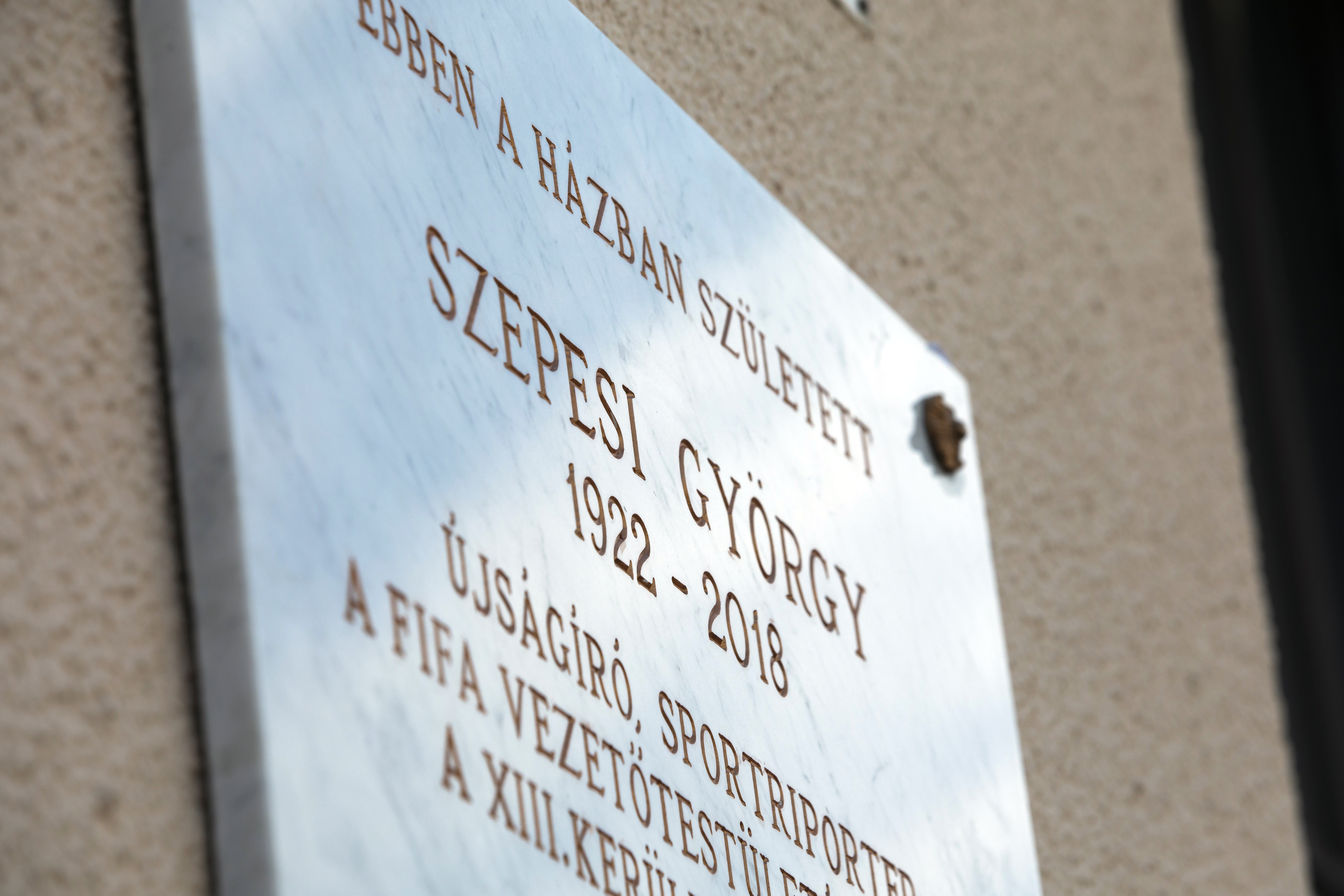 Emléktáblát avattak Szepesi György tiszteletére Angyalföldön