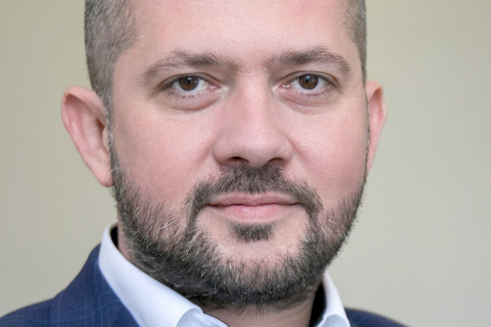 Gyopáros: 1,5 milliárd jut szolgálati lakásokra