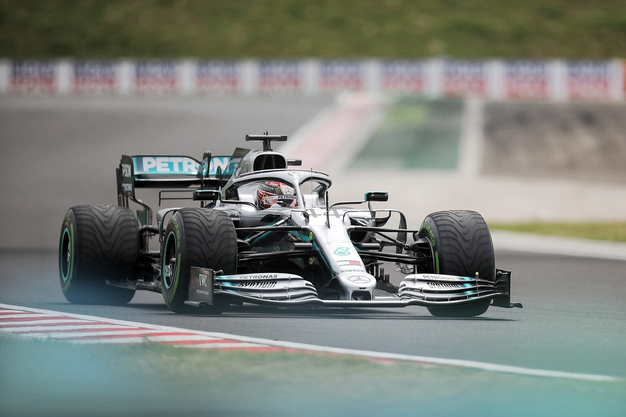 Hamilton volt a leggyorsabb a Magyar Nagydíj első szabadedzésen