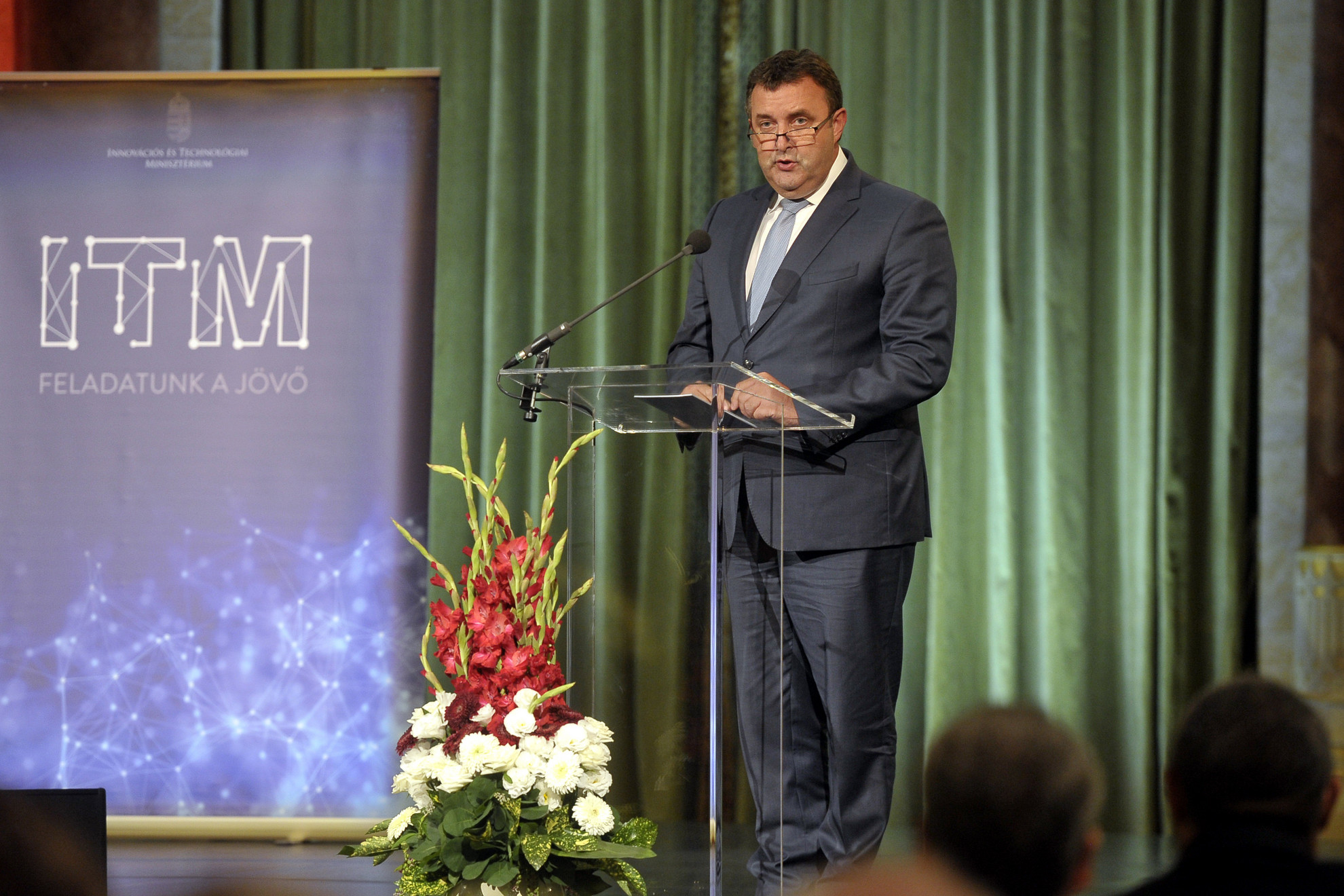 Palkovics László beszédet mond az Innovációs és Technológiai Minisztérium (ITM) augusztus 20-a alkalmából rendezett ünnepségén a Pesti Vigadóban
