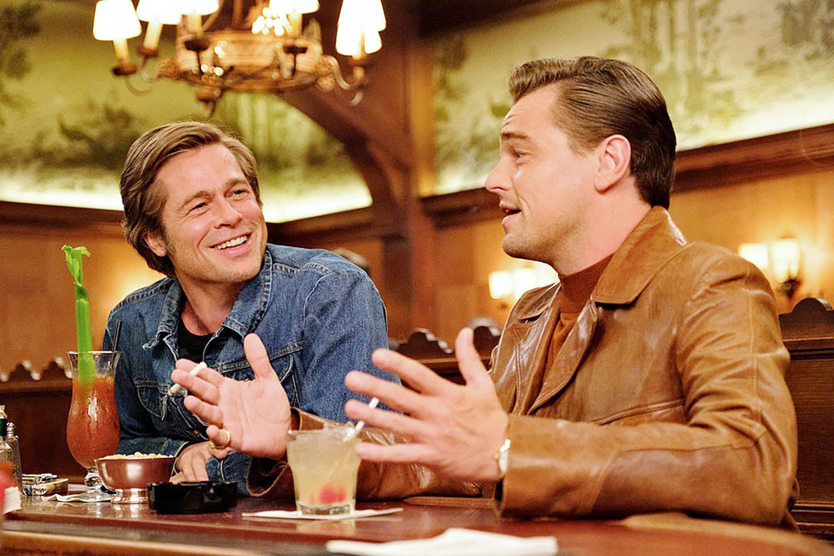 Fotó: Intercom Arcok az 1960-as évek álomgyárából: Cliff Booth (Pitt) és Rick Dalton (DiCaprio)