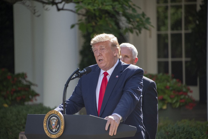 Trump bejelentette, hogy aláírja a szankciókról szóló elnöki rendeletet