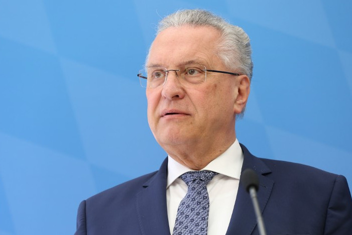 A bajor belügyminiszter szerint a menedékkérők befogadása kockázatokkal jár