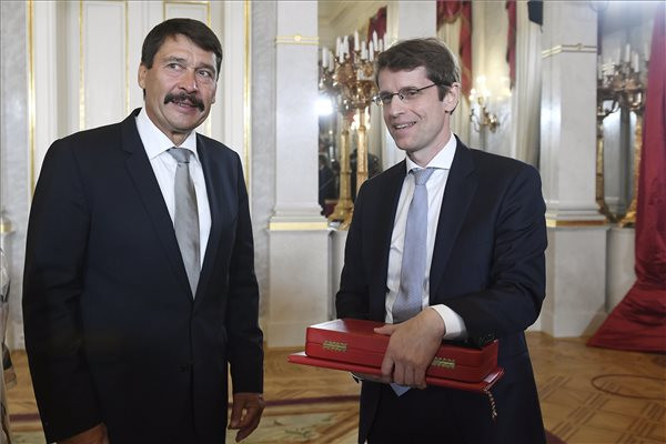 Fotó: MTI/Koszticsák Szilárd Roska Botond neurobiológus kapta a Magyar Szent István-rend kitüntetést