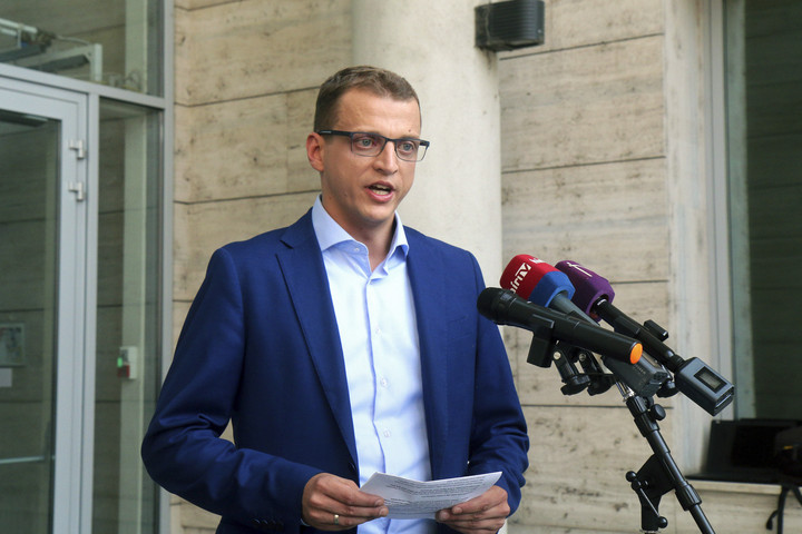 A Fidesz polgármester-jelöltje megvédené Kriza Ákos eredményeit