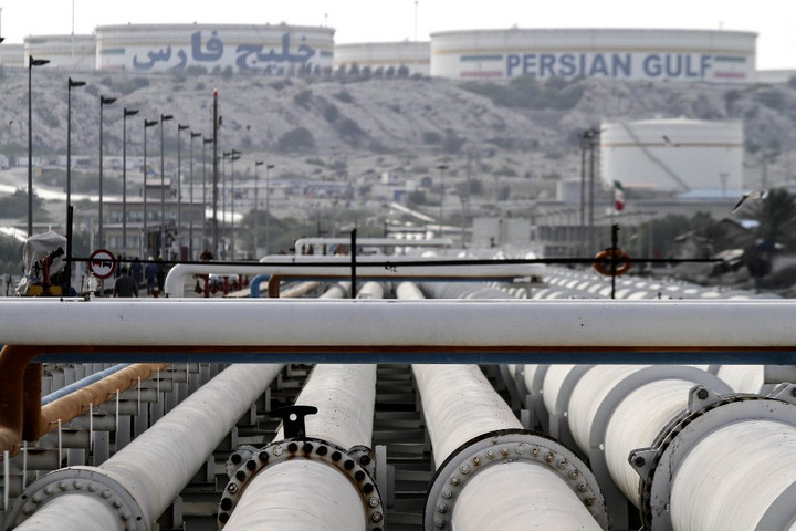 Teherán nem hajlandó tárgyalni rakétaprogramjáról, és több olajat exportálna