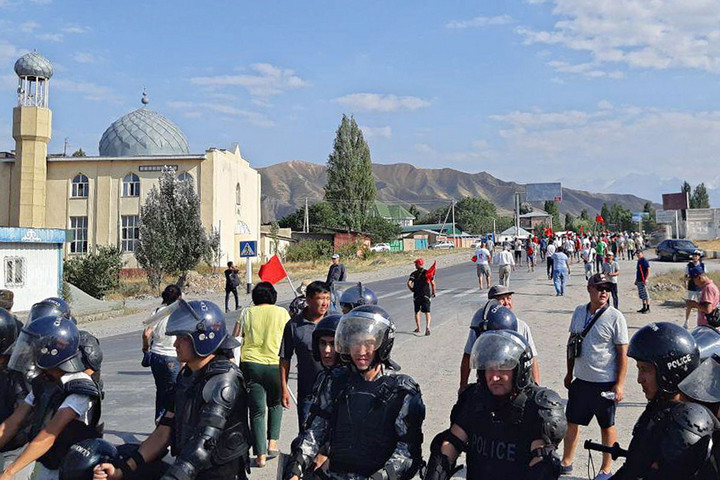 Ostrommal fogták el a volt kirgiz elnököt a hatóságok